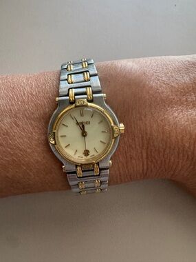 Gucci Two-Tone Women's Bracelet Watch - Gold & Silver